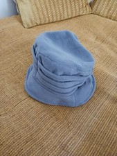 1 chapeau melon  femme très