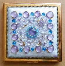 Tres Beau Boite Poudrier en métal et émail  vers 1930  enamel box