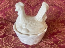 Poule au nid , bonbonnière en