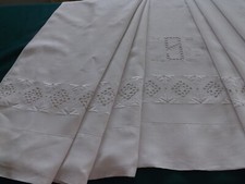 grand drap brodé, 2.43 m X