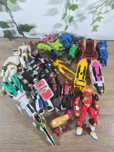 Lot jouets figurines robots - lot,