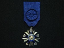 MEDAILLE DÉCORATION CROIX DE CHEVALIER DE L'ORDRE DE LA SANTÉ PUBLIQUE