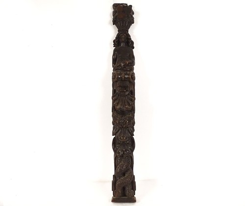 Pilastre bois sculpté