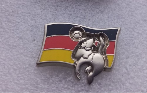 Ed411 pin coupe - pin's,