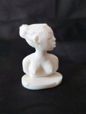 Art africain petit buste de femme, Signé 