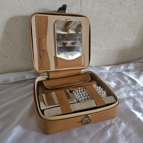 Trousse toilette - de,
