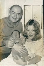 Le Clown Achille Zavatta à la naissance de son fils, 1975, Vintage silver print 