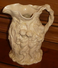 Ancien Pichet moulé en relief marqué BODLET DECOR BACCHUS SATYRES ANGELOTS PUTTI