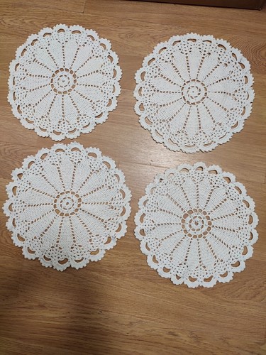 Lot napperons brodés - napperons,