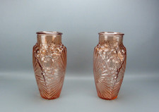 Ravissante paire de vases en verre rose, décor art déco, signé Souchon-Neuvesel.
