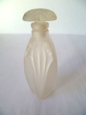 ANCIEN FLACON DE PARFUM EN VERRE MOULÉ
