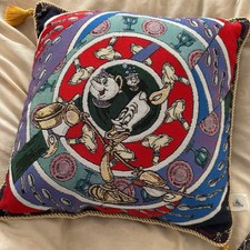 Coussin brodé étiqueté Disney Store La Belle et la Bête