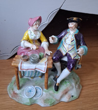 Groupe ancien en porcelaine de