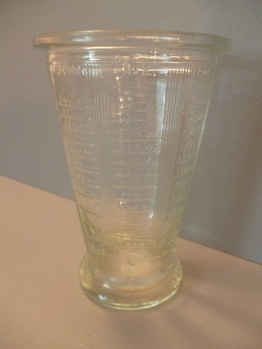 Verre doseur ancien - , en