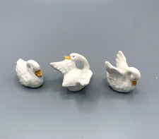 Lot de 3 figurines, statuettes