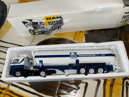 Camion avec - (conrad), m.a.n.