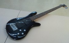 Guitare basse électrique 5