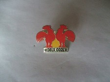 PINS  DEUX  COQS   ROUGE