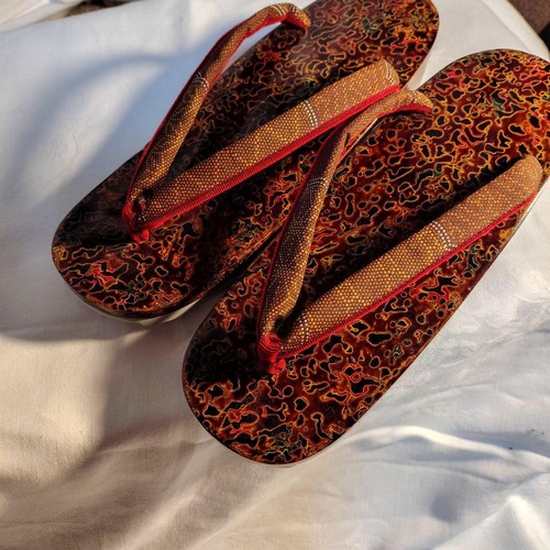 Sandales laquées japonaises