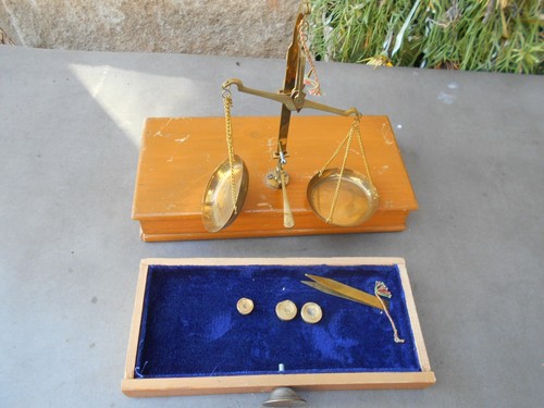 Ancienne petite balance - , à