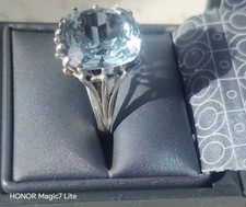 ? Bague cocktail ancienne en argent et topaze bleue ?