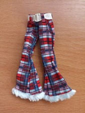 BARBIE Ou Bratz Ou Petite