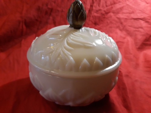 Bonbonniere opaline blanche - bonbonniere, en