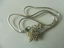 Belle, Vieux Collier Avec