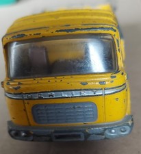 Dinky Toys made in France camion bâché GAK BERLIET à restaurer