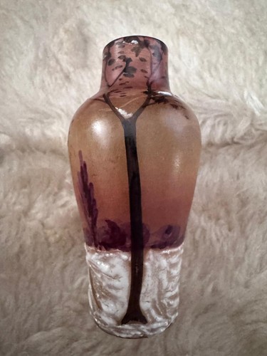 Petit vase emaille signé