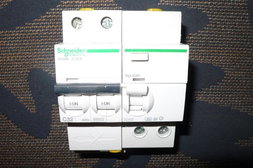 Disjoncteur a9f77232 - disjoncteur,