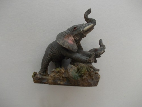 Elephant son petit en - elephant,