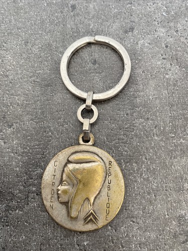Ancien porte clef - porte, citroën