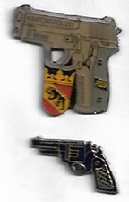 lot de 2 pin's tir (revolver police bern, pistolet)