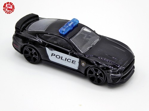 Majorette ford mustang gt - 1/64,