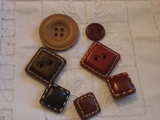 MERCERIE ANCIENNE  BOUTON CUIR