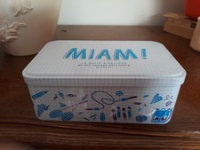 Boite en metal rectangulaire