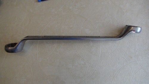 Clé polygonale contrecoudée