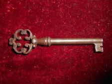 clé ancienne de Meuble, porte d'armoire  acier