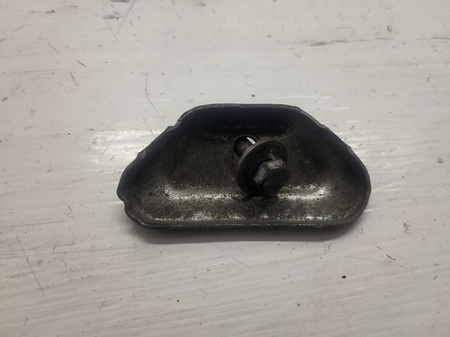 Système attache capot moteur