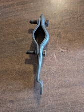 Patte de fixation fourche