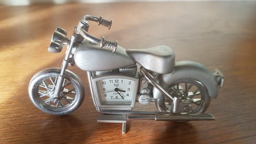 Moto horloge miniature - miniature, à