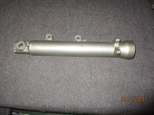 Bras fourche gauche comme - fourche,