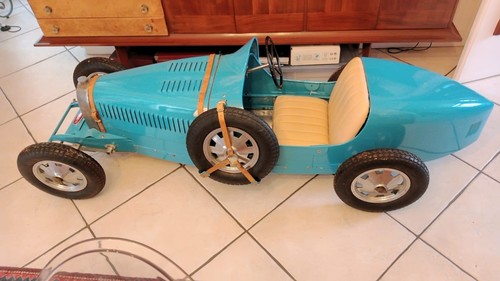 Voiture enfant type - voiture, bugatti