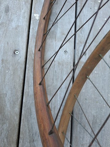 Une paire roue avec - paire,