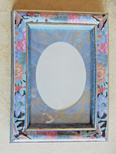 CADRE en bois bleu cérusé bordure fleurie