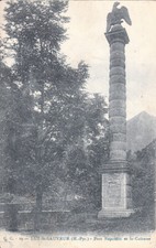 Carte postale ancienne HAUTES-PYRENEES LUZ-SAINT-SAUVEUR pont Napoléon colonne