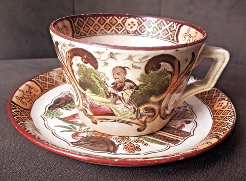 Ancienne tasse sous - ancienne,