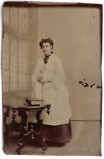FERROTYPE photo jeune femme et table guéridon vernis W585