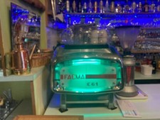 La légendaire machine à café FAEMA E61 originale datant de 1968